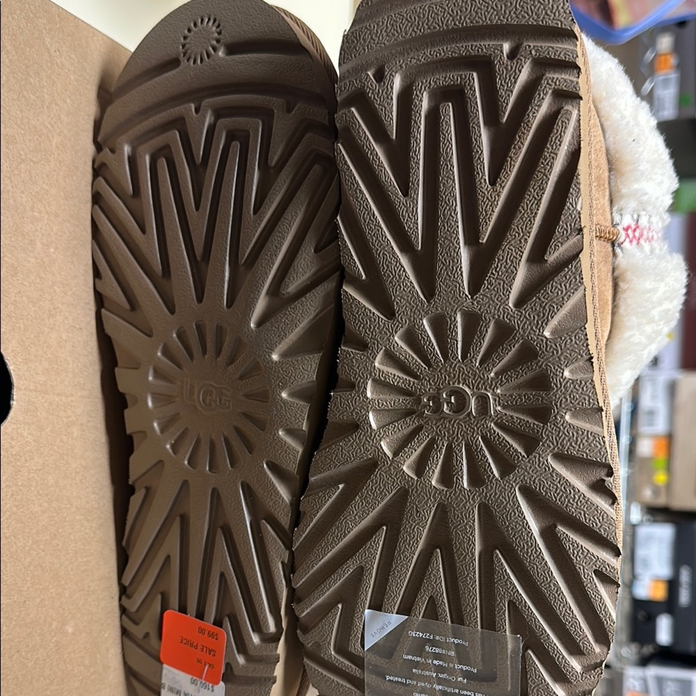 Brand new but one side faded. Ugg Ultra Mini Braid - Picture 10 of 15